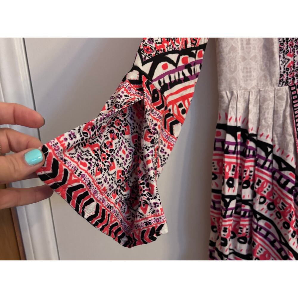 Free People Tegan Border Print Mini Dress Boho Artsy Bell Sleeve Keyhole Size 10 - Picture 5 of 9